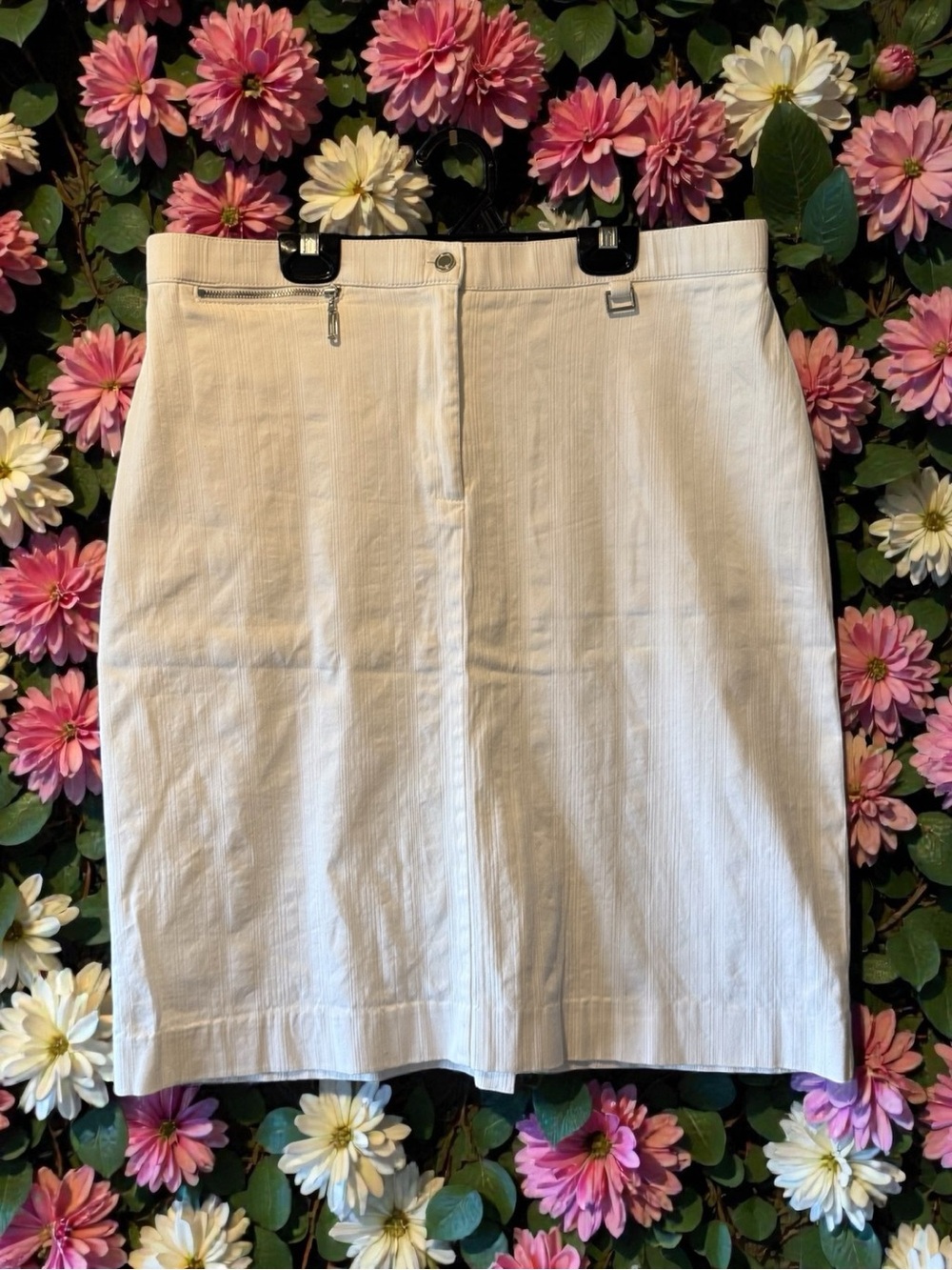 Soft Works White Textured Stretchy Pencil Skirt.